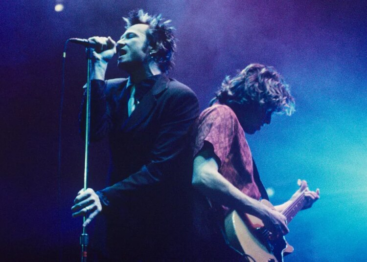 30 Years Ago, a Grammy-Winning Grunge Band Quit Touring at the Height of Their Fame Due to Singer’s Ongoing Struggles