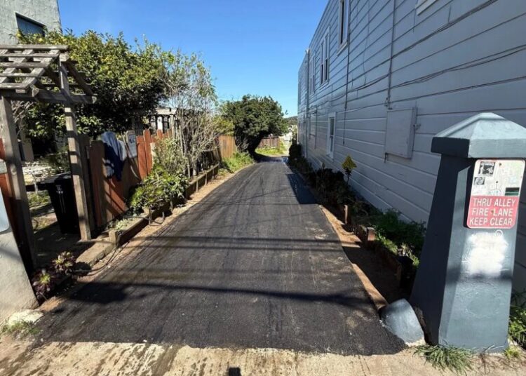 Your Art Can Go in This San Francisco Alley