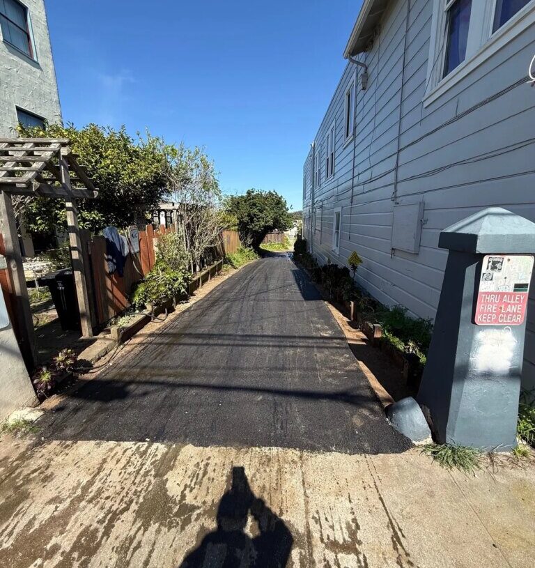 Your Art Can Go in This San Francisco Alley