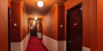 This Comedy Legend Once Thought J.P. Morgan’s Niece Was Haunting Them