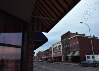 At a mahjong table in Iowa, a struggle over which party to trust