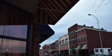 At a mahjong table in Iowa, a struggle over which party to trust