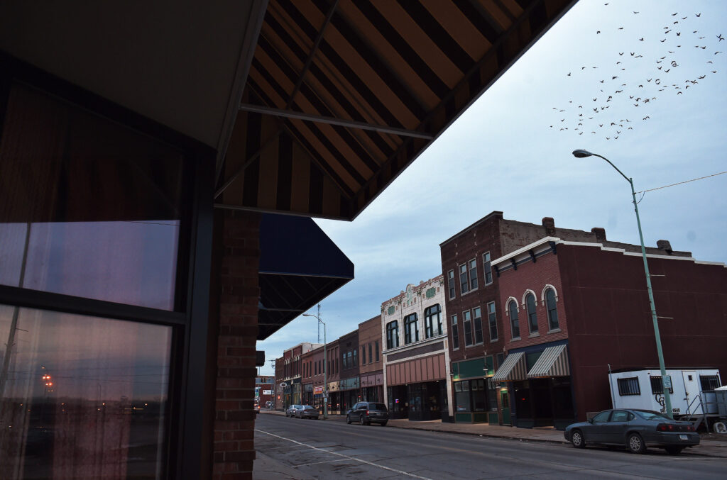 At a mahjong table in Iowa, a struggle over which party to trust