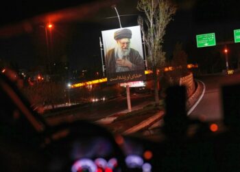 Trump to detail rescue mission as Iran rebuffs U.S. war demands