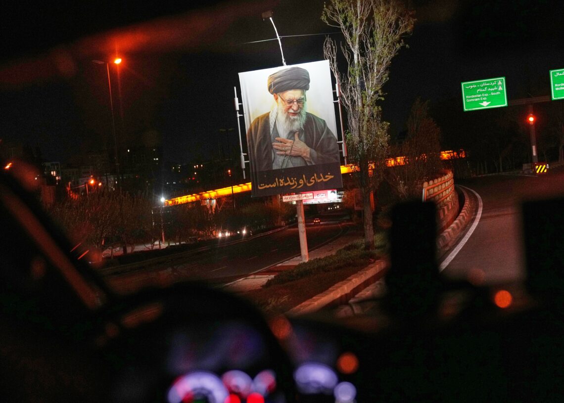 Trump threatens new rampage as Iran deal deadline nears