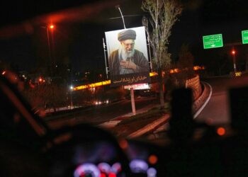 Trump threatens new rampage as Iran deal deadline nears