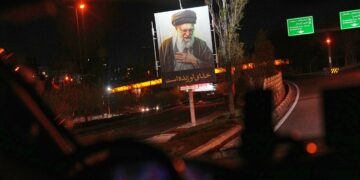 Trump threatens new rampage as Iran deal deadline nears