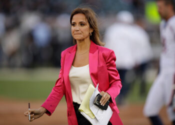 Prominent NFL reporter resigns amid probe into relationship with Patriots coach