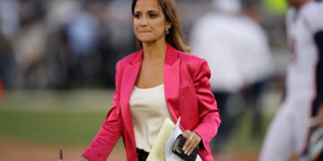 Prominent NFL reporter resigns amid probe into relationship with Patriots coach