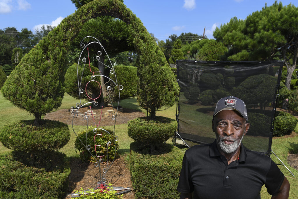Pearl Fryar dies at 86. The self-taught topiary artist spread a message of love.