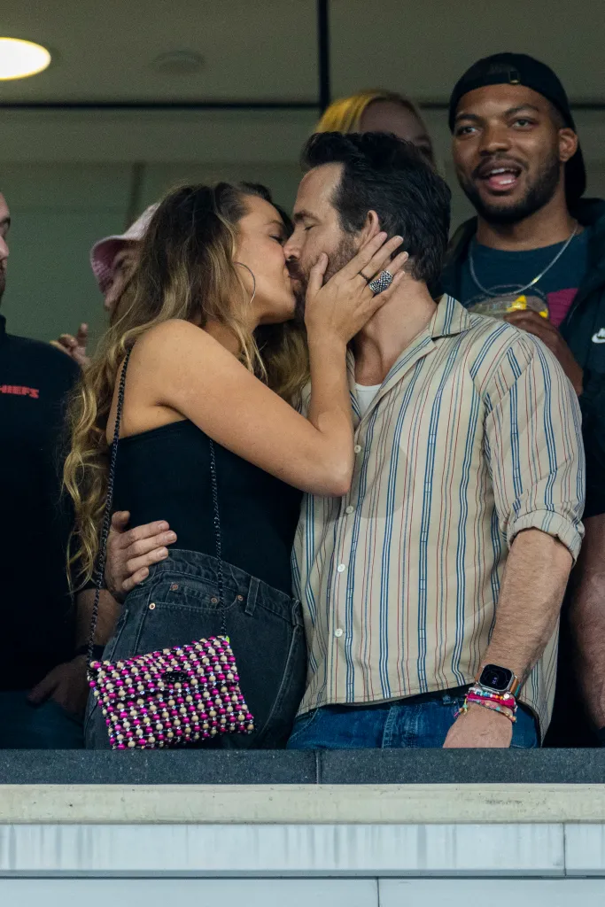 Blake Lively kisses Ryan Reynolds at MetLife Stadium.