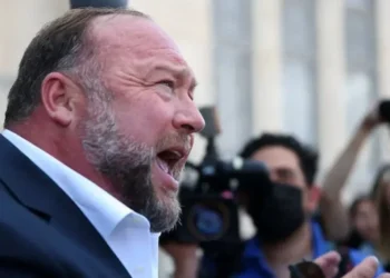 ‘Cut bait on Trump’: Alex Jones says president’s heart and brain are deteriorating