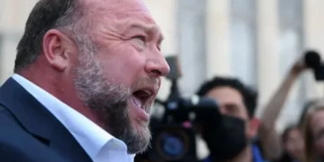 ‘Cut bait on Trump’: Alex Jones says president’s heart and brain are deteriorating