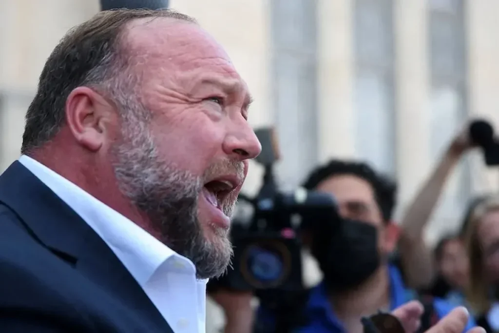 ‘Cut bait on Trump’: Alex Jones says president’s heart and brain are deteriorating