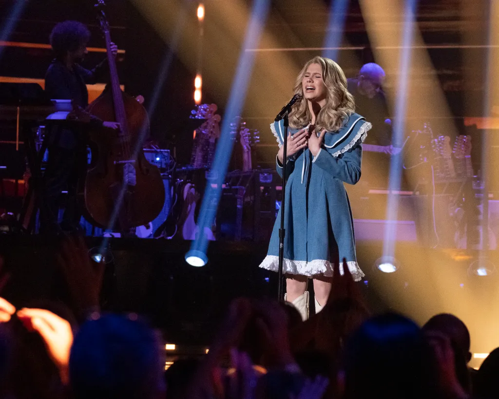 Hannah Harper singing on stage during an American Idol episode.