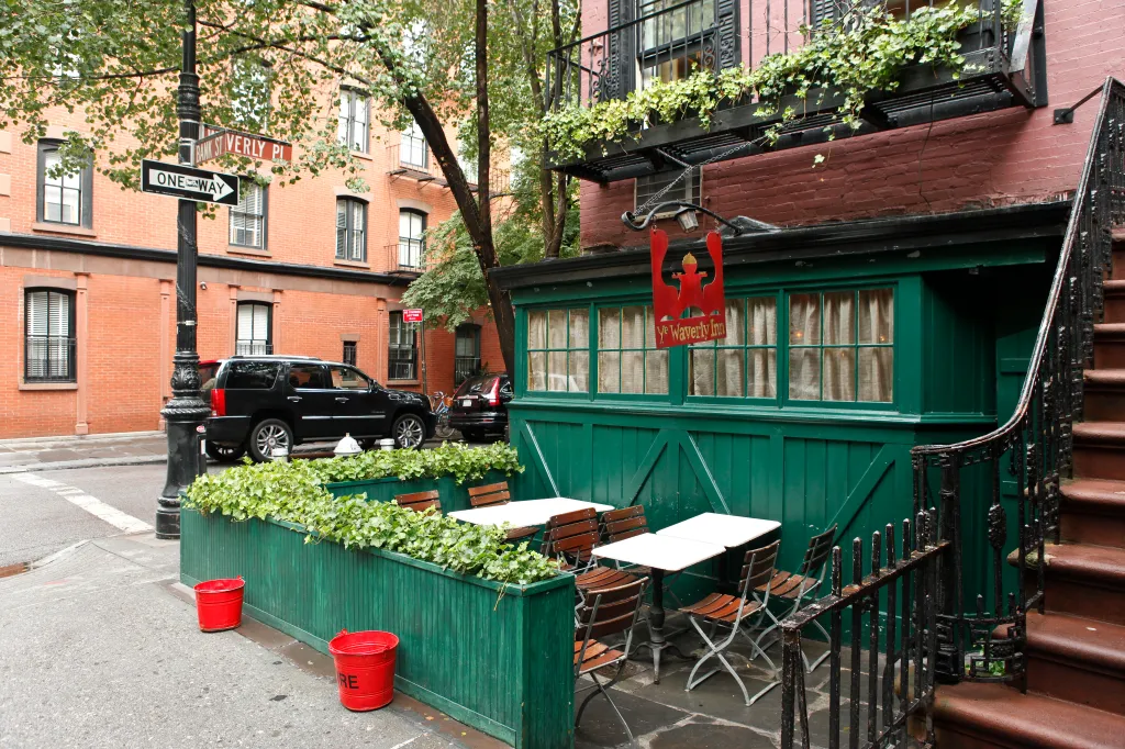 waverly inn exterior