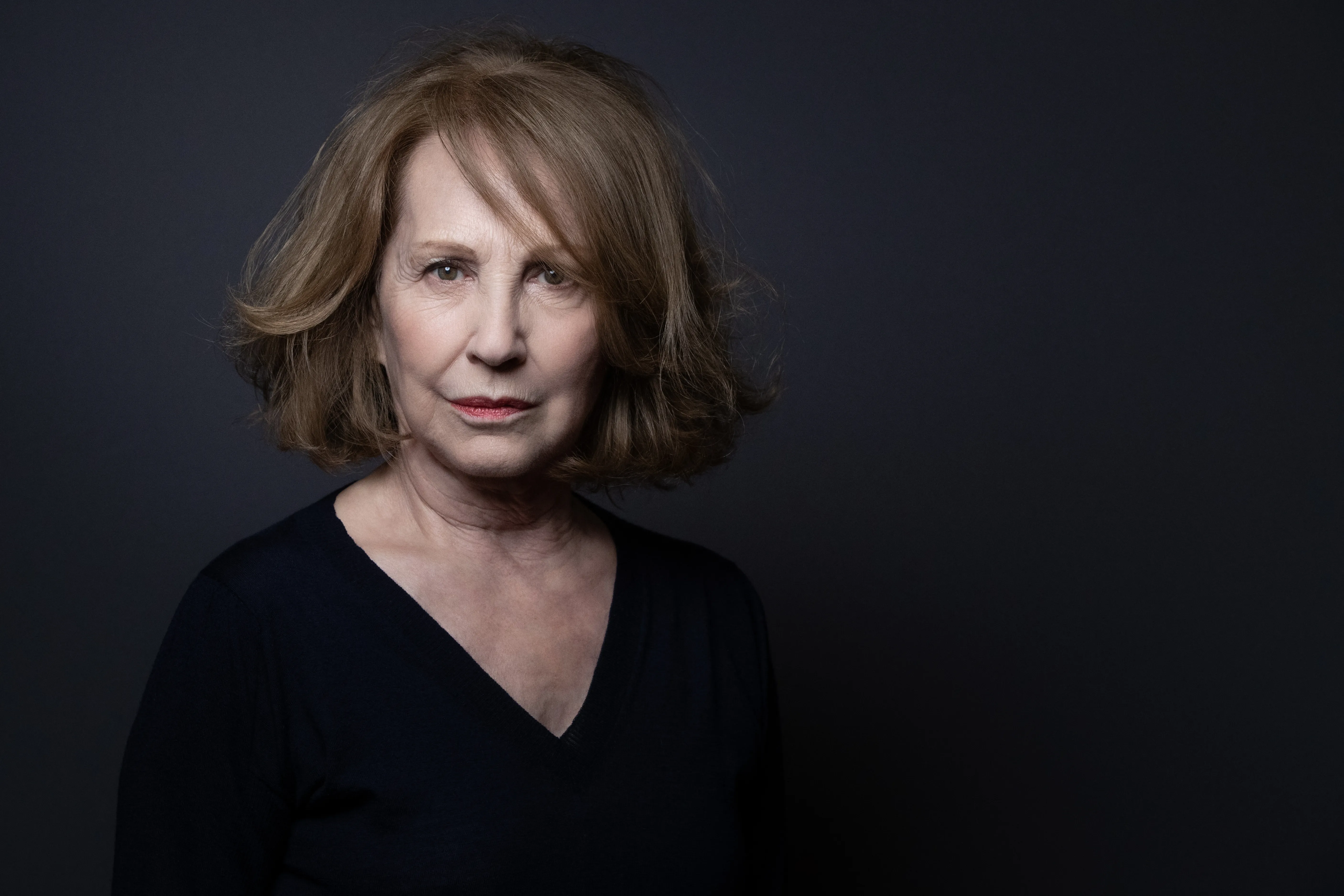 Nathalie Baye posing for a photo.