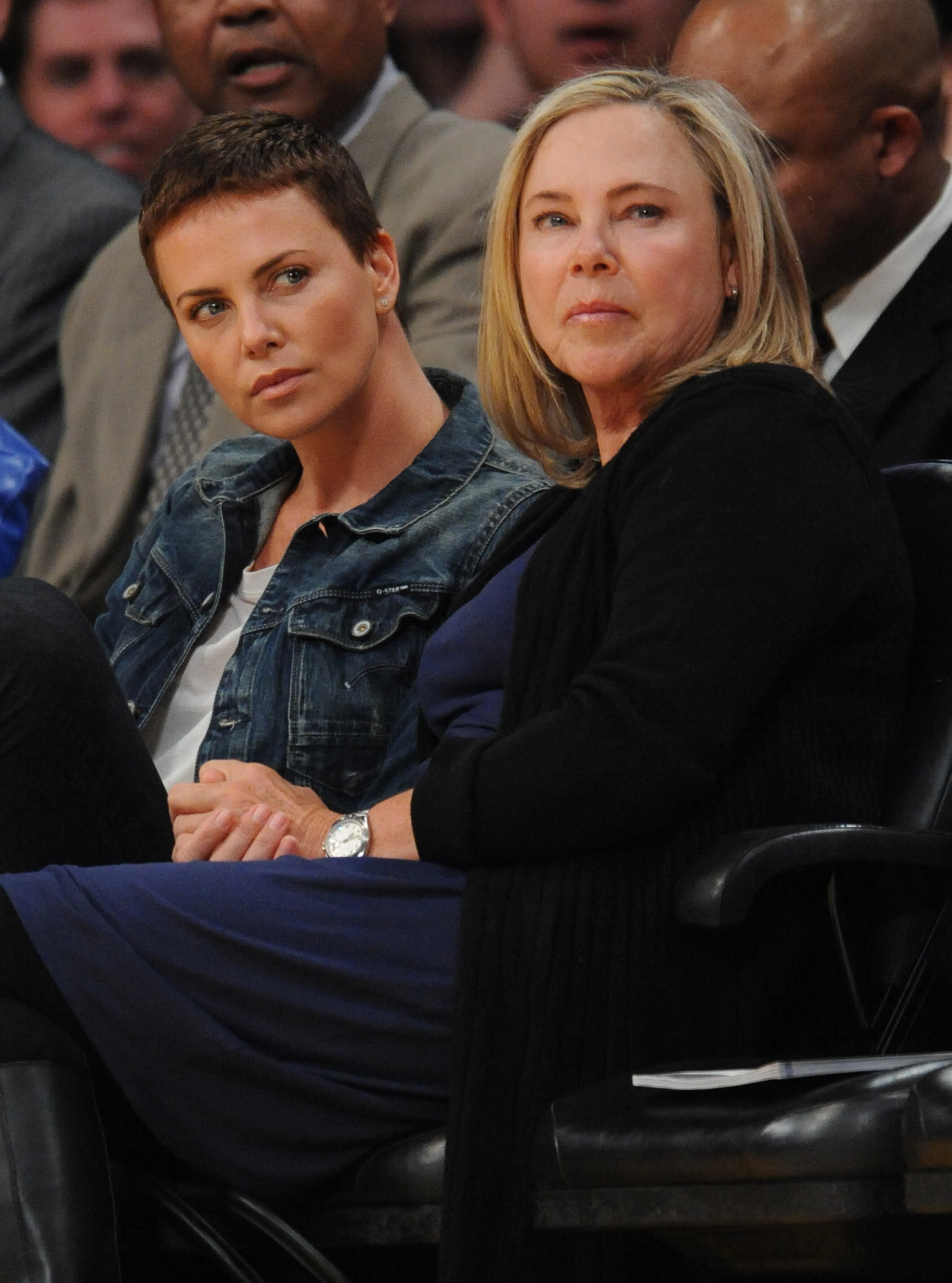 Charlize Theron and her mother Gerda watching a Lakers game.