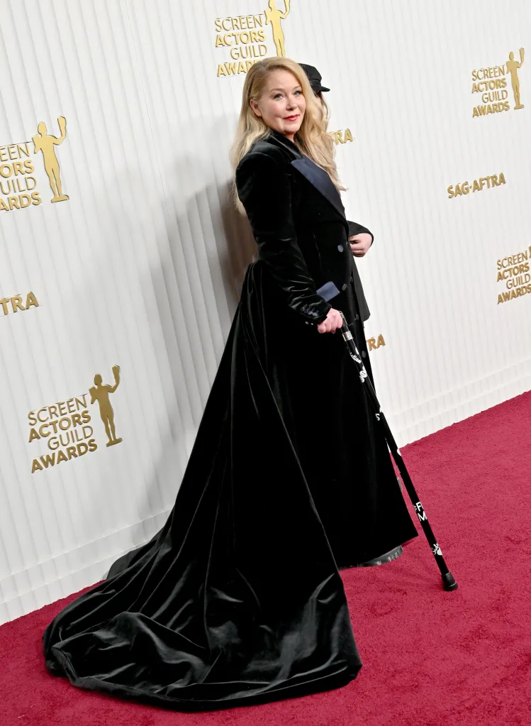 Christina Applegate attends the 29th Annual Screen Actors Guild Awards, holding a cane.