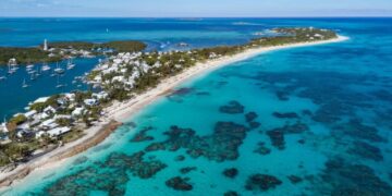 American woman missing after husband says she fell overboard, swept to sea during Bahamas boat trip