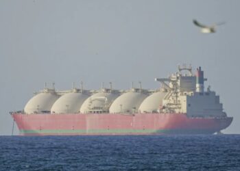 Iran threatens to attack any US Navy ships that enter the Strait of Hormuz