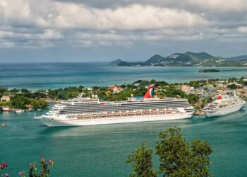 Cruise passengers debate BBQ versus chicken and waffles as new free lunch menu debuts