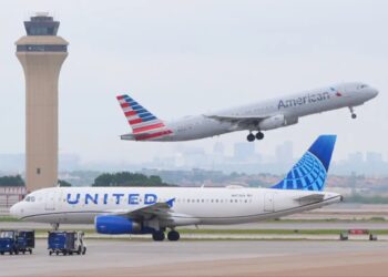 American Airlines rejects merger talks with United Airlines