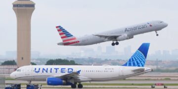 American Airlines rejects merger talks with United Airlines