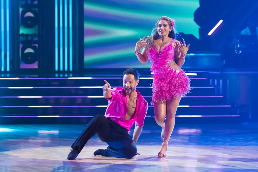 Pasha Pashkov and Danielle Fishel performing a dance in 