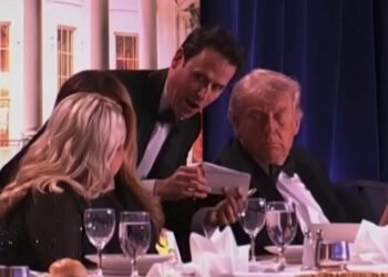 Mentalist Oz Pearlman reveals the trick he was performing at the WHCD before shots rang out