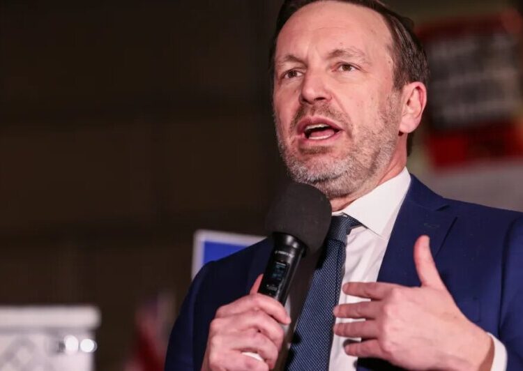 How one Democratic senator is tackling Trump’s corruption