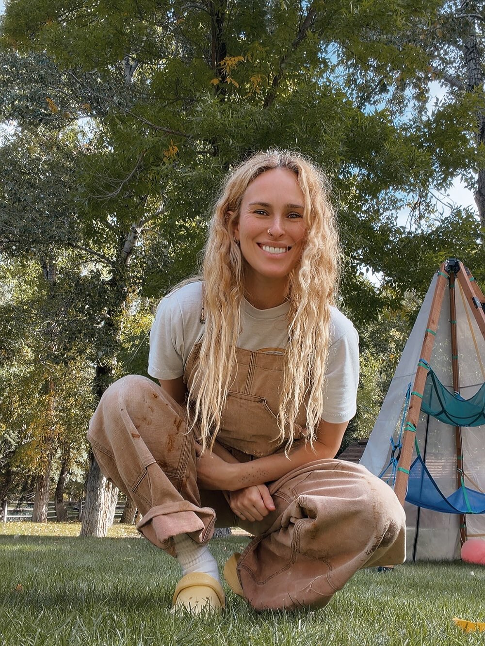 Rumer Willis poses for a photo.