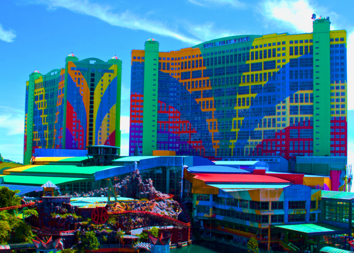 I Stayed in the World’s Largest Hotel. It Has 7,351 Rooms and a Lot Going On.