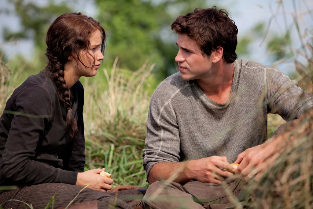 Jennifer Lawrence and Liam Hemsworth face to face in