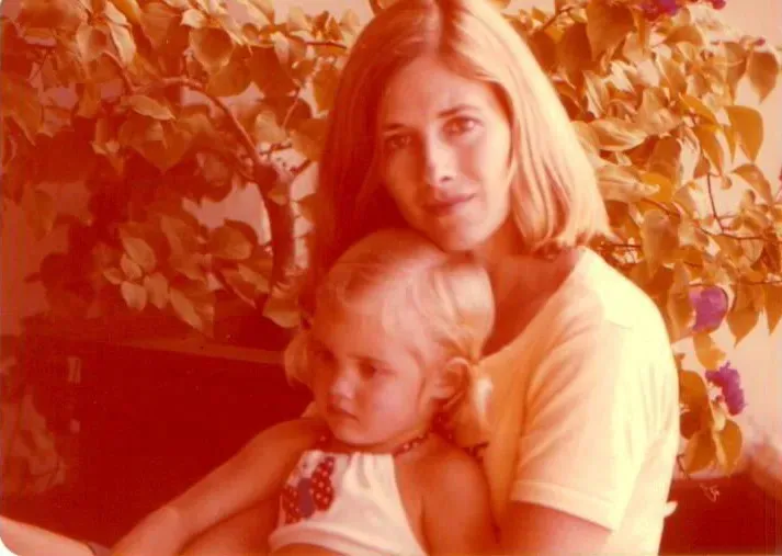 Judy and Jennifer Siebel in 1976.