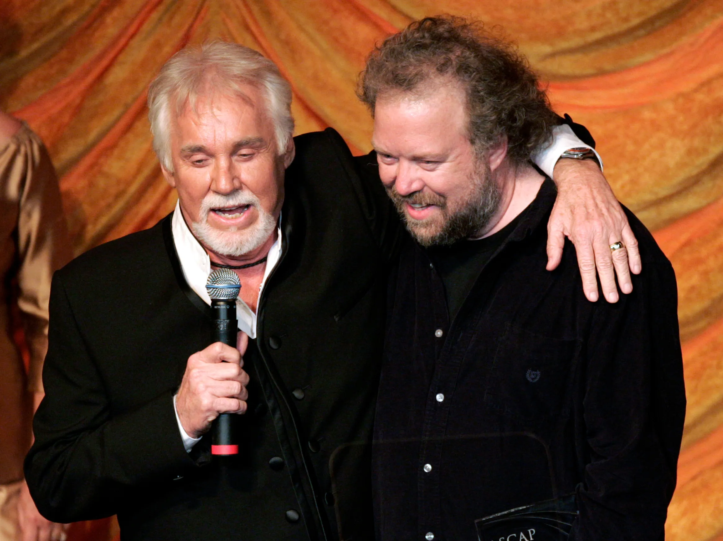 Kenny Rogers presents songwriter Don Schlitz with the ASCAP Creative Achievement on Oct. 15, 2007.