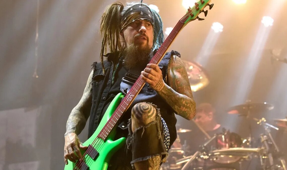 Retired Korn Bassist Fieldy Thanks Bandmate for ‘Very Unexpected Gift’ Amidst New Comments on Why He Left the Band