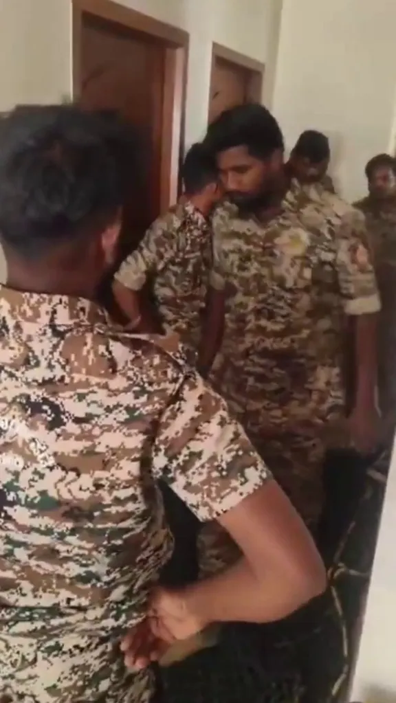 Leopard Task Force members capturing a leopard in Mysuru, India.