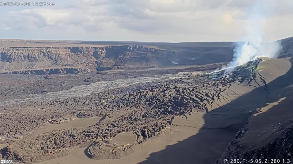 Live view of Halemaʻumaʻu crater at Kīlauea volcano, Hawaii, with steam rising from a vent.
