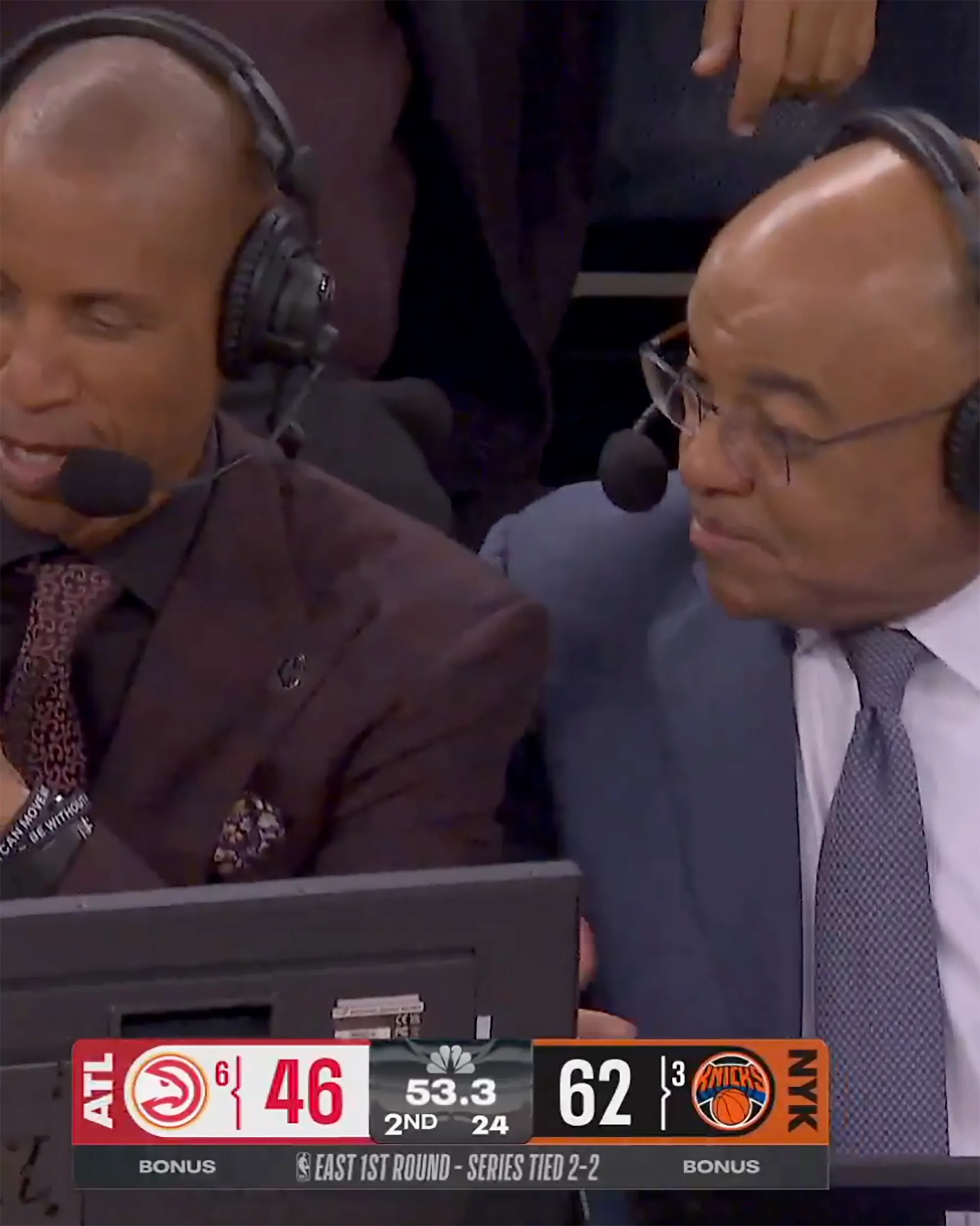 Mike Tirico at the mic during a New York Knicks game.