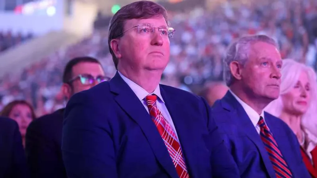 Defiant red state gov tees up collision with judge over redistricting move