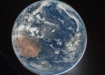 Moon Astronaut Captures Shot of Earth That Lets You See Its Thin Atmosphere Perfectly