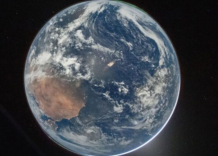 Moon Astronaut Captures Shot of Earth That Lets You See Its Thin Atmosphere Perfectly