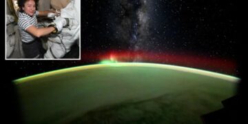 NASA astronaut snaps breathtaking aurora over Earth