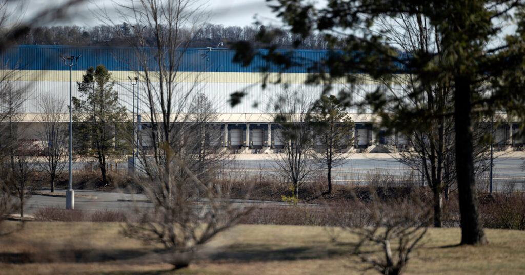 In a Deep Red Town, Locals Vent Over a Planned ICE Detention Center