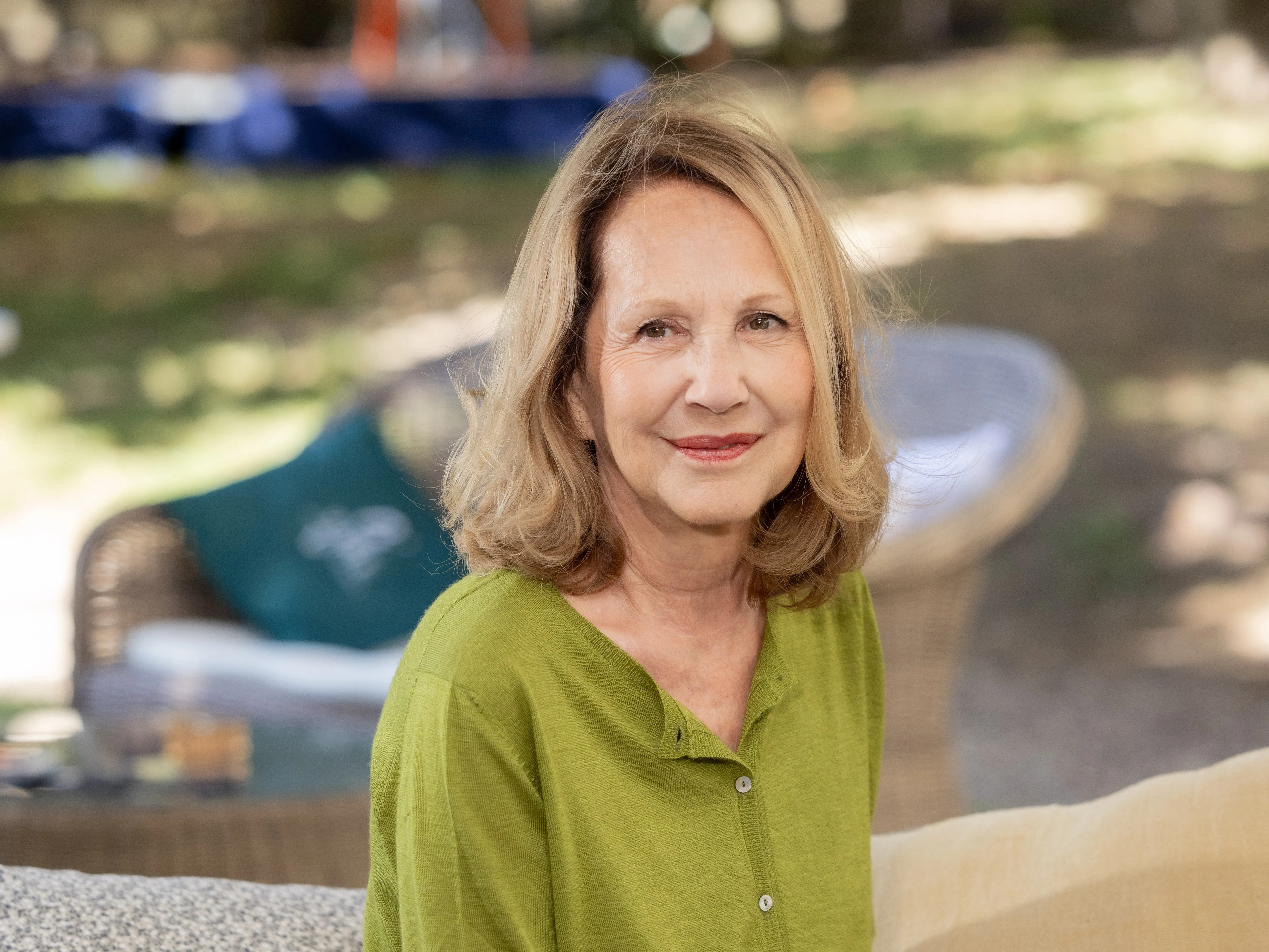 Nathalie Baye as Paula Abagnale in the film 