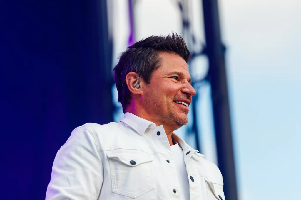 Nick Lachey of 98 Degrees performing live on stage.