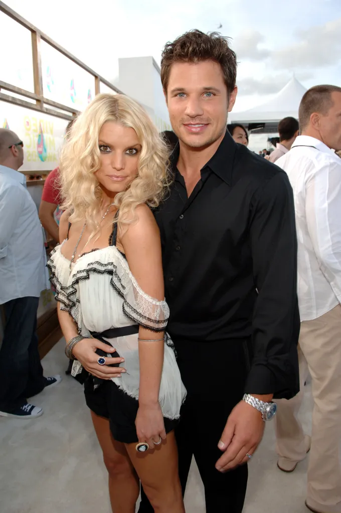 Nick Lachey and Jessica Simpson at the 2005 MTV Video Music Awards.