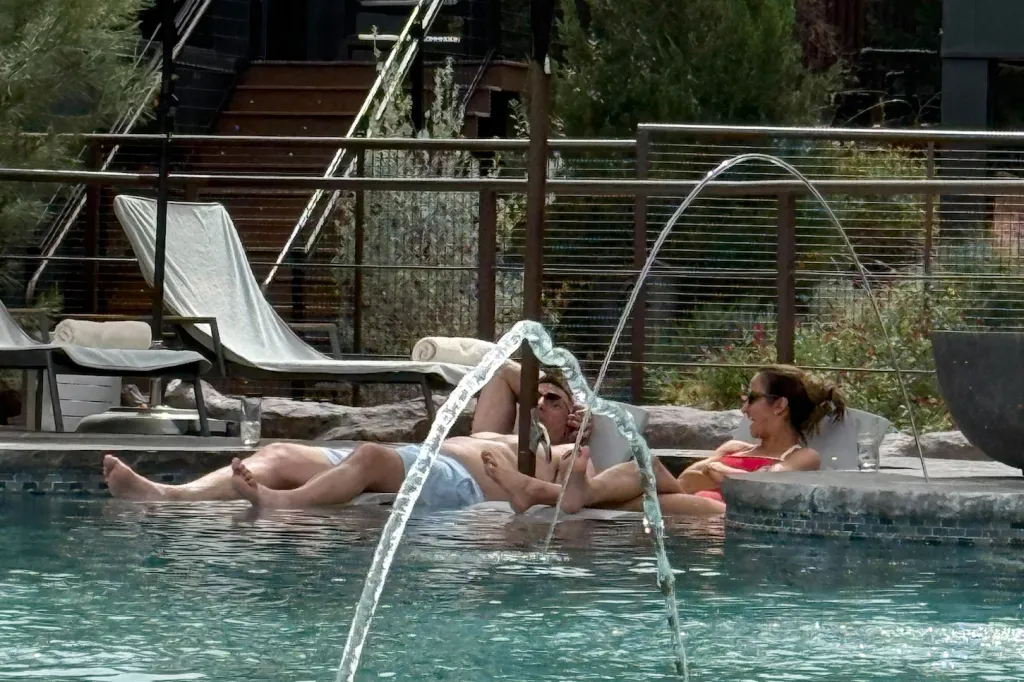 Mike Vrabel and Dianna Russini relaxing by a hotel pool.