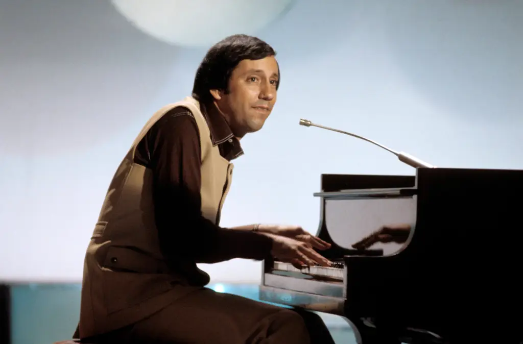 Ray Stevens performing on Whittaker's World Of Music TV show.